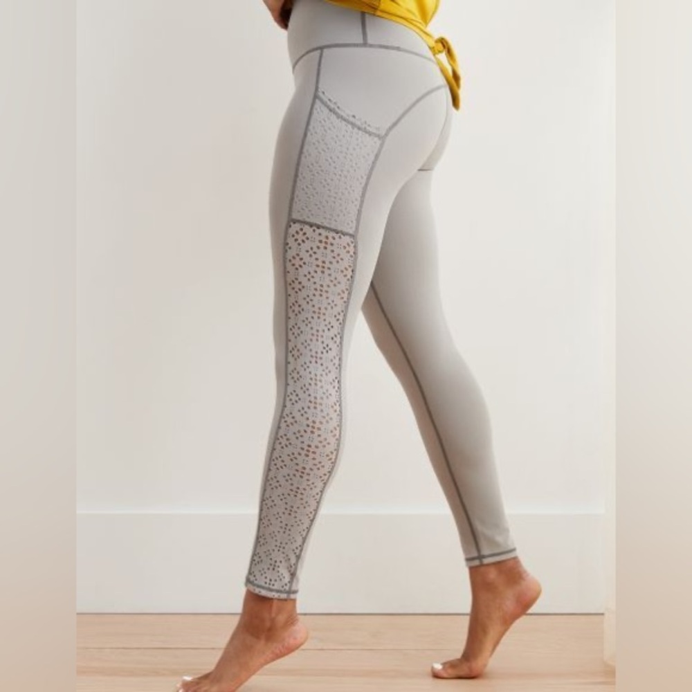 AERIE MOVE LASERCUT HIGH WAISTED 7/8 LEGGING with Pockets - Medium